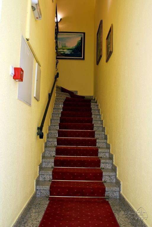 Vila Ile De France โนวีซาด ภายนอก รูปภาพ
