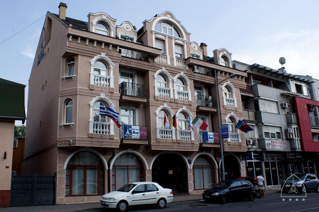 Vila Ile De France โนวีซาด ภายนอก รูปภาพ
