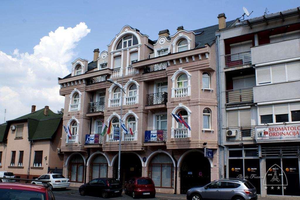 Vila Ile De France โนวีซาด ภายนอก รูปภาพ